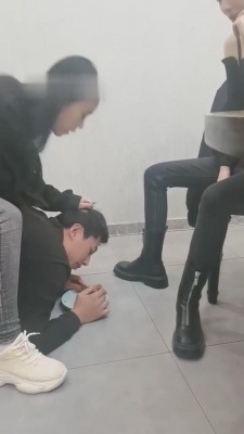 【傲柔】精彩-3S饭店边吃饭边玩狗子 bf9845_HD绳艺资源