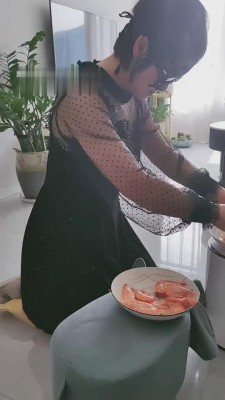 【清见】女奴时常伺候女主用餐 bf8194_HD绳艺资源