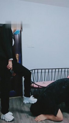 【晨沐】白领脏小白鞋踩踏喂食 bf8615_HD绳艺资源