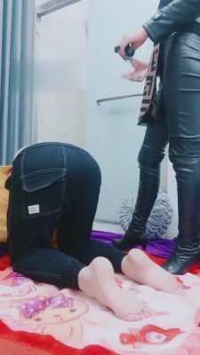 【安静】重度踩踏-训练-圣水贱狗 bf4650_HD绳艺资源