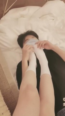 【汐雯】小白鞋长袜学弟踢裆初体验 bf5685_HD绳艺资源