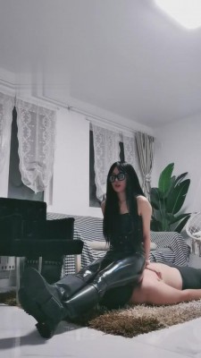 【叶子天津】庄严长靴女主刑虐狗 bf5030_HD绳艺资源