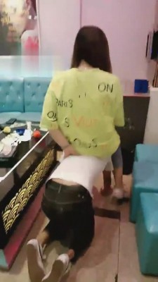 【平凡】KTV小白鞋碾压家奴-耳光口水 bf1859_HD绳艺资源