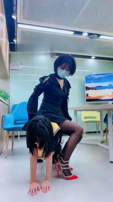 【美离子】办公室调漂亮女奴舔脚 bf17070_HD绳艺资源