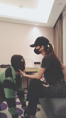 【美娜】御姐运动鞋超臭白袜辱狗 bf20360_HD绳艺资源