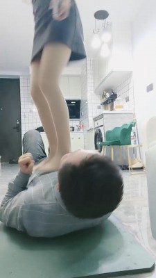 【超级女M】Baby爆皮臭汗脚折磨超级女M