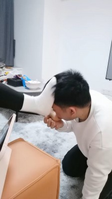 【婉慈Icon】绝版-南一天台虐尾随男(航拍,踩烂舌头) TTTIO-20220129