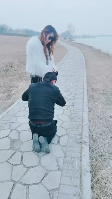 【00后蕬小乃】全体重踩踏瘦小女M YC-220202