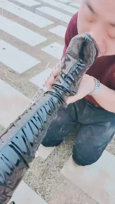 【00后蕬小乃】全体重踩踏瘦小女M YC-220202