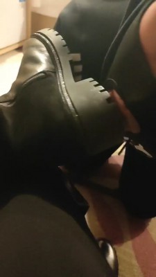 【飘飘S】长靴踩食物喂食/裸足深喉转胯 bf24278_HD绳艺资源