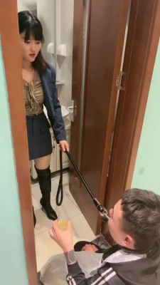 【00后蕬小乃】黑丝肉丝让女M舔个够 YC-220209-4