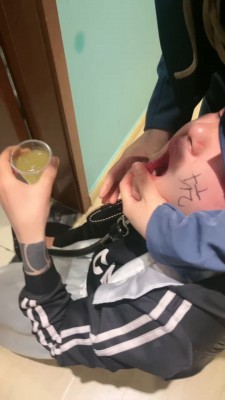 【00后蕬小乃】黑丝肉丝让女M舔个够 YC-220209-4