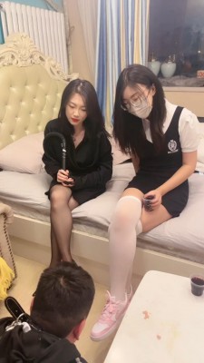 【00后蕬小乃】黑丝肉丝让女M舔个够 YC-220209-4