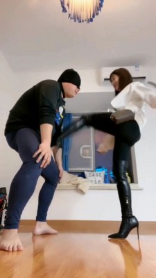 新人出道首秀肉丝插嘴虐踩女奴
