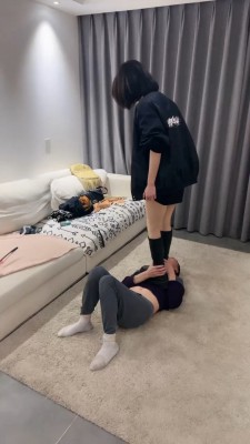 韩国女S踢裆中国男M YC-220219-2