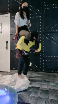 168cm中山少女姿默黑丝AJ全体重踩踏,坐脸,羞辱清理鞋子 YC-220219-6