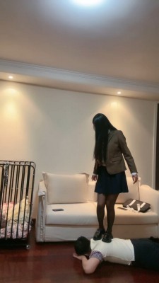 168cm中山少女姿默黑丝AJ全体重踩踏,坐脸,羞辱清理鞋子 YC-220219-6