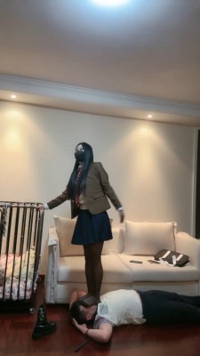 168cm中山少女姿默黑丝AJ全体重踩踏,坐脸,羞辱清理鞋子 YC-220219-6