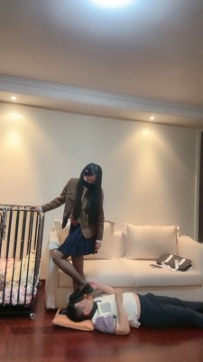 168cm中山少女姿默黑丝AJ全体重踩踏,坐脸,羞辱清理鞋子 YC-220219-6