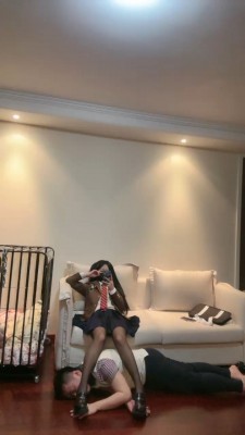 168cm中山少女姿默黑丝AJ全体重踩踏,坐脸,羞辱清理鞋子 YC-220219-6