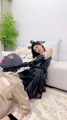 图片[5]_【狗哥】兔女郎黑丝脚辱狗-皮鞭勒脖窒息/踩踏深喉 bf24649_HD绳艺资源