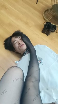 【兔粉粉】长靴与裸足 YC-220224
