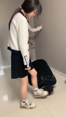 图片[5]_【精神小妹】双学生主重度踢踹/喝圣水/穿鞋踩踏 bf24673_HD绳艺资源