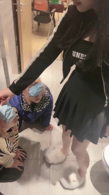 【彼岸花】玉足深喉，舔食美脚 YC-220301-5