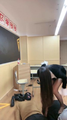 洛丽塔美女踩踏调教 YC-220309-4