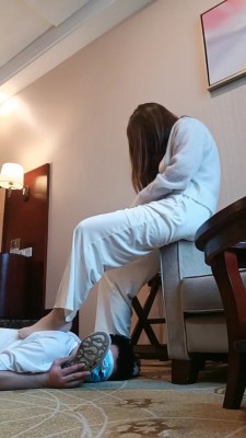 【猫猫大人】贝壳头白袜把嘴插出血 YC-220307-8