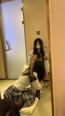 【00后蕬小乃】踩踏 鞭打 闻脚 挠痒痒 YC-220310-6