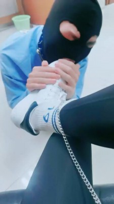 【彼岸花】小白鞋暴踹狗脸，舔脏鞋底 YC-210805-7