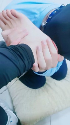 【彼岸花】小白鞋暴踹狗脸，舔脏鞋底 YC-210805-7