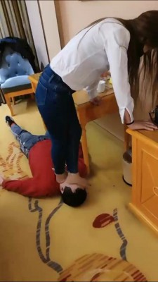 【彼岸花】KTV性感高跟鞋暴踩毯子 YC-220313-7