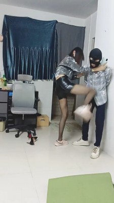 【彼岸花】KTV性感高跟鞋暴踩毯子 YC-220313-7