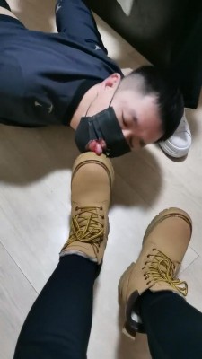 【文文文】姐妹花辱脚垫舔脏鞋底/碾头 bf25549_HD绳艺资源