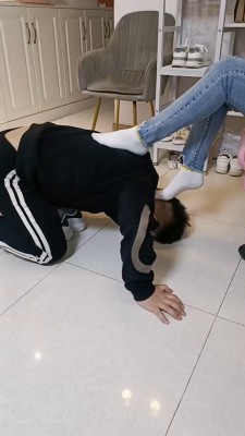 图片[3]_【筱雅】舔脏小白鞋/棉袜捂脸/骑马转胯/关狗笼 bf25780_HD绳艺资源