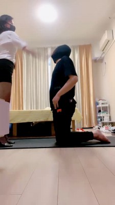 【小妮】艺术灌圣水/骑马/重度耳光/黑丝高跟踩 bf25775_HD绳艺资源