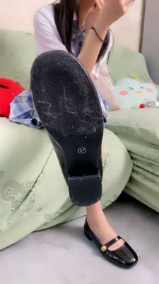 【艾莉】玩废绿帽追求者/舔脏鞋底/玫瑰塞嘴/转胯/臭脚捂脸 bf25596_HD绳艺资源