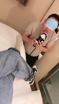 【晚晚公主】AJ小姐姐开发狗舔脏鞋底/踩背 bf26083_HD绳艺资源