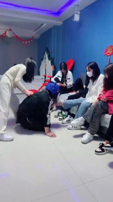 【精神小妹】多人群调-面部摧毁/高难度挑战踢踹踩跺 bf26038_HD绳艺资源