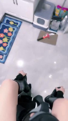 【惠子大人】骑马奴做家务/舔裸足插嘴/全体重踩背 bf25902_HD绳艺资源