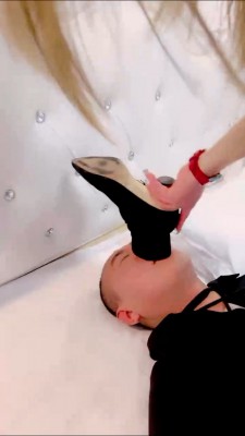 【梦涵大大】人形犬驯化-口水/耳光/全体重踩踏/闻鞋窝 bf25917_HD绳艺资源