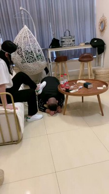 图片[2]_【香菜】小白鞋女神的脚奴/踩踏喂食 bf25950_HD绳艺资源