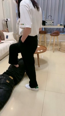 图片[4]_【香菜】小白鞋女神的脚奴/踩踏喂食 bf25950_HD绳艺资源