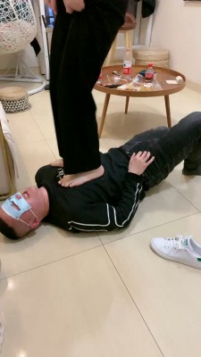 图片[6]_【香菜】小白鞋女神的脚奴/踩踏喂食 bf25950_HD绳艺资源