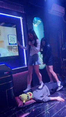 【00后蕬小乃】长腿妹子原味灰丝脚深喉女M YC-220401-7