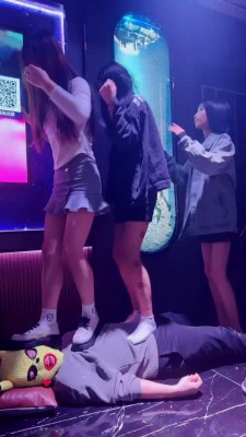 【00后蕬小乃】长腿妹子原味灰丝脚深喉女M YC-220401-7