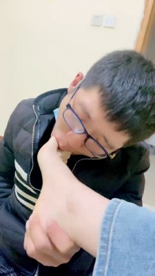 图片[3]_套路直播视频【孤傲女帝】脚压盆窒息/脚喂食脚耳光/白袜深喉舔【双视角版】bf26211_HD绳艺资源