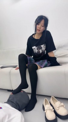 【蛋碎娇娃】『超S·联盟』白靴少女直播废掉色狼 YC-220408